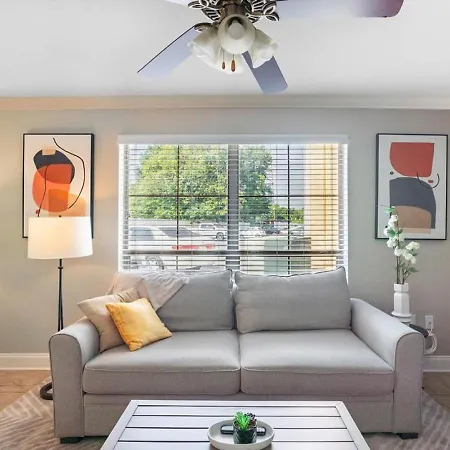 Landing At The Hive - 1 Bedroom In Mid City North